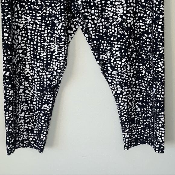 C9 Champion Black / White Patterned Leggings Size XL - Picture 8 of 11